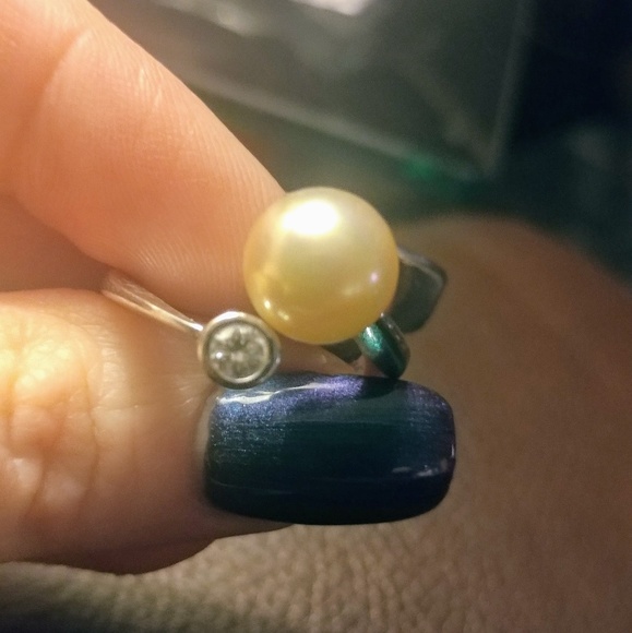 Sterling Silver Pearl Ring - Picture 3 of 4